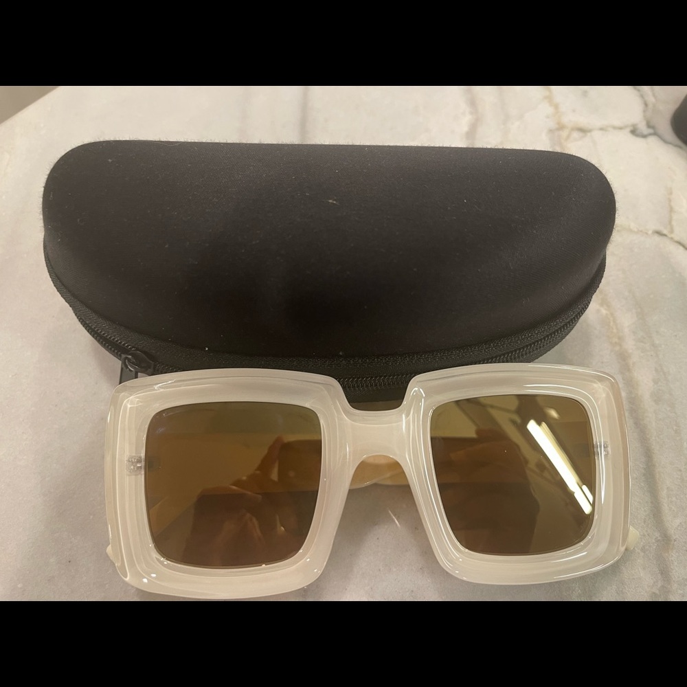 Clear Acrylic frame sunglasses New with case - Picture 4 of 4